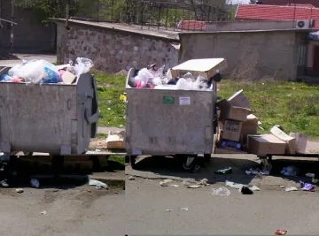 Контейнер, натъпкан с биологични отпадъци, откриха във Варна