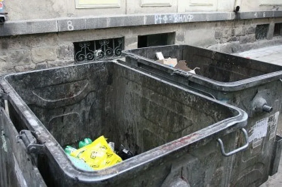 Намериха труп на новородено в контейнер за боклук 