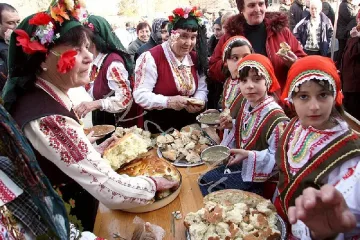 Баби слагат джинси, внучките им фустани