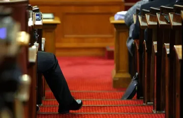 Шоу в парламента заради проваления вот