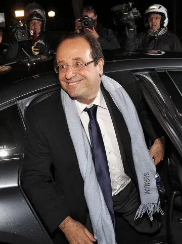 Оланд печели първия тур на президентските избори във Франция