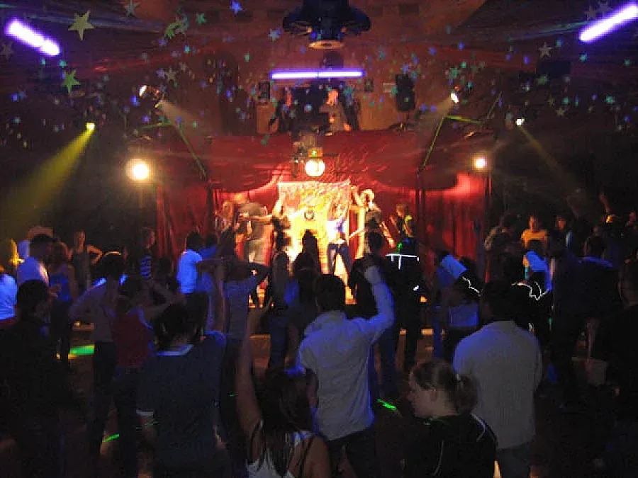 Четирима пребити пред дискотека в Студентски град