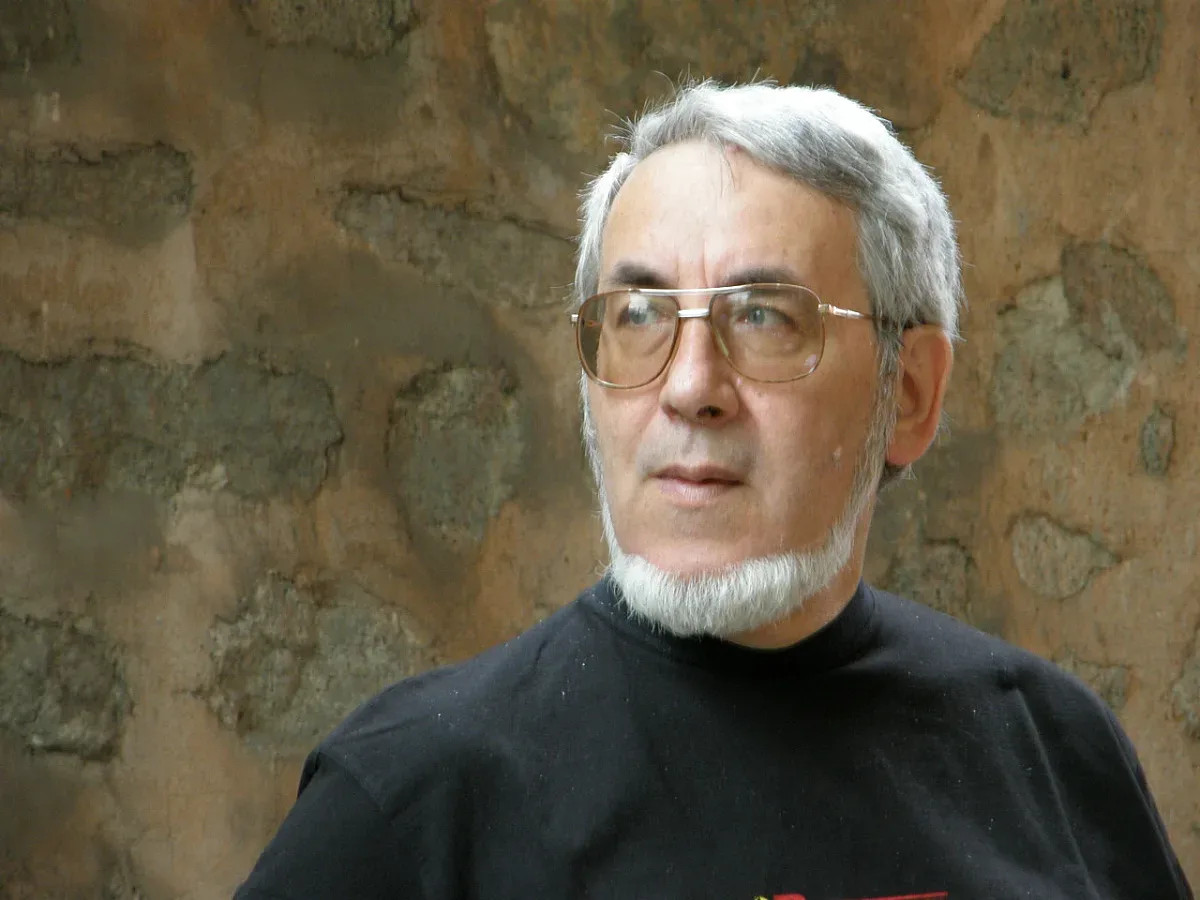 Отиде си писателят, който промени книгите у нас