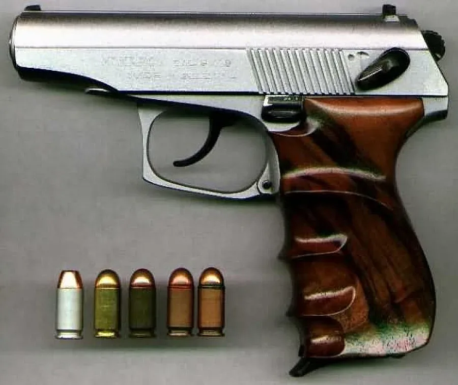 Лекар се гръмна с пищов