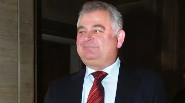Ексшефът на разузнаването изгърмял за прахосан милион