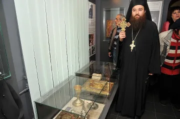 Показаха 25 килограмово евангелие в църковен музей