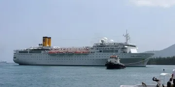 Круизен кораб подмина давещи се рибари