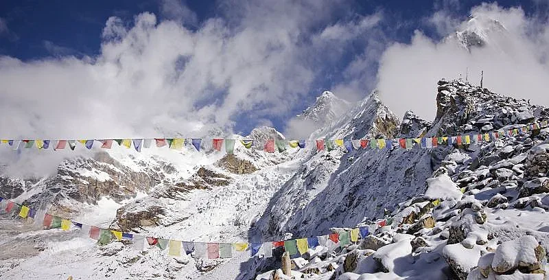 Как вадят от "зоната на смъртта" телата на загинали алпинисти в Непал