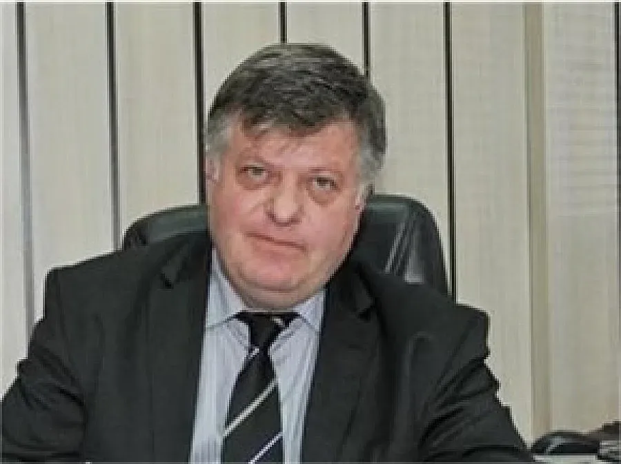 МВР шеф се мери на канадска борба с арестант (ВИДЕО)