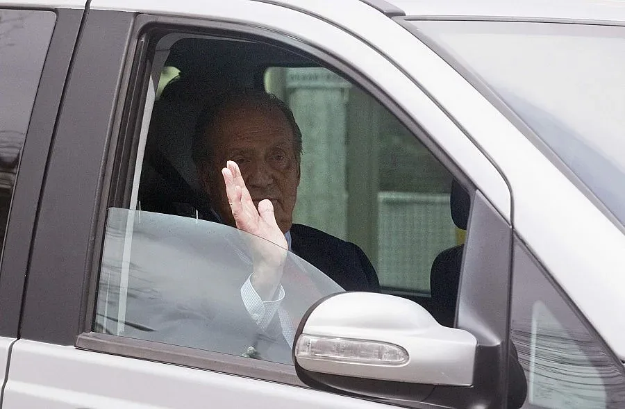 Кралят на Испания се извини за лов на слонове