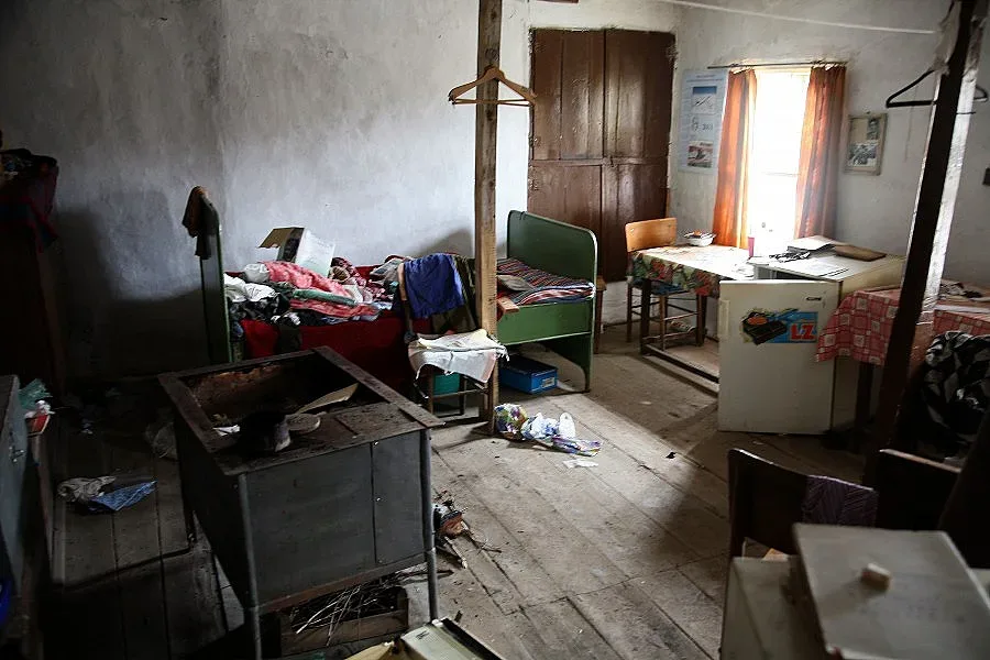 Ярловци трепери под ромски терор