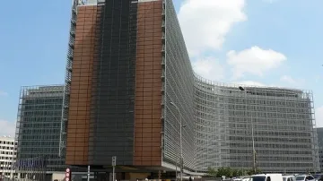 ЕК зове Македония да пази етническия мир