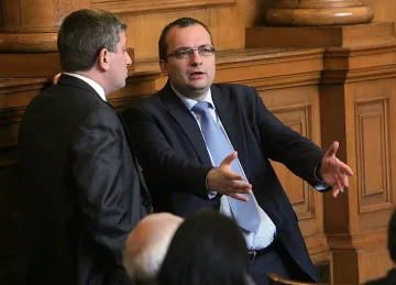СДС призова да се спре проектът за Сребърния фонд