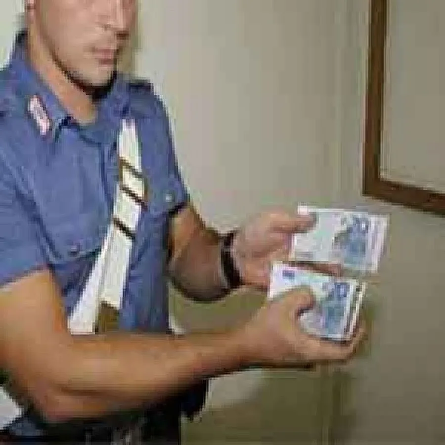 Българин зареждал Камората с фалшиви евро