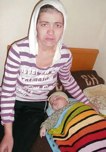 Баща преби болното си бебе