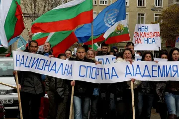 300 студенти блокираха "Орлов мост"