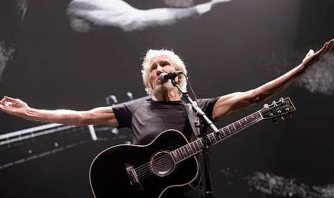 Русия отвръща на удара. Pink Floyd звучи на бойното поле