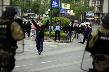 Десетки арестувани след бунтове в Скопие