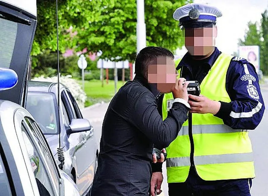 Пиян шофьор обижда полицаи с 8 лева рушвет