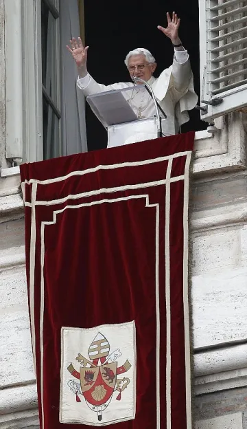 Папа Бенедикт XVI навършва 85 години, няма да черпи