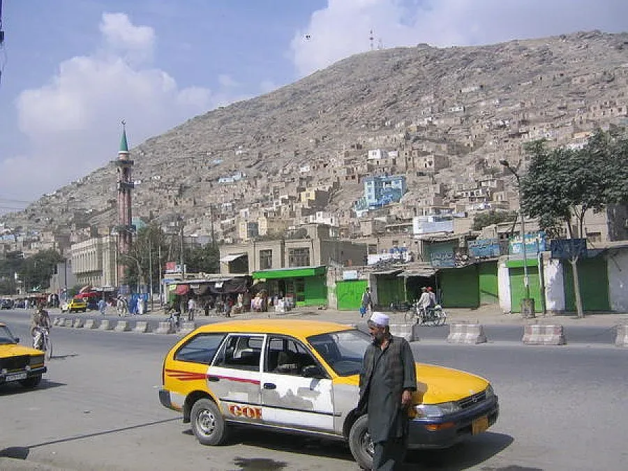 Експлозии и  стрелба се чуват около US посолството в Кабул