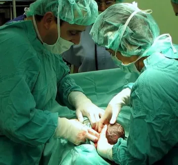 Бум на ражданията с цезарово сечение 