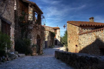 Българин купи цяло испанско село