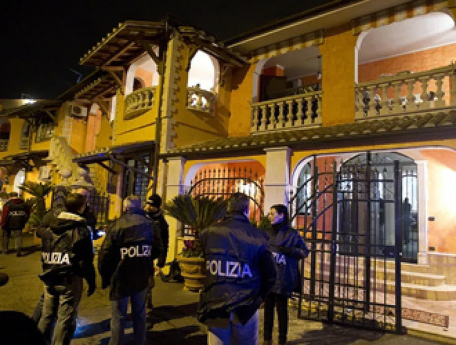 Съдят италиански роми, насилвали българка 