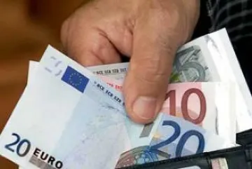 Европа реже банкерските бонуси 