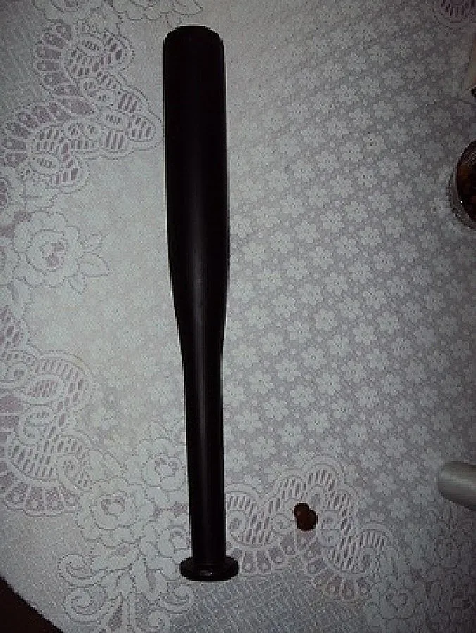 Маскирани пребиха с бухалки фермер