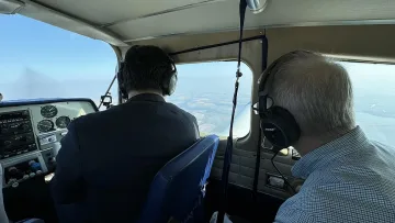 Петков и Денков прелетяха над опожарения Воден (СНИМКИ)