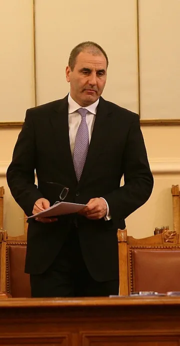 Изясняват маршрута на обрания инкасов автомобил