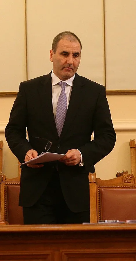 Изясняват маршрута на обрания инкасов автомобил