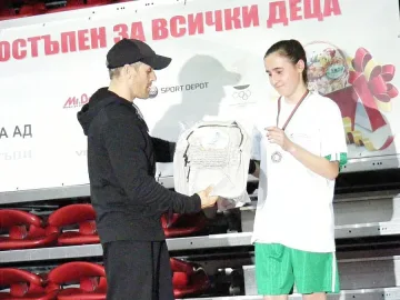 Данчо Йовчев, Стратега и волейболистите наградиха деца сираци 