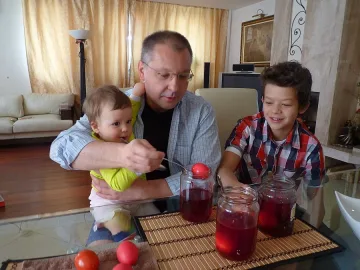 Щерката на Станишев избра червеното  