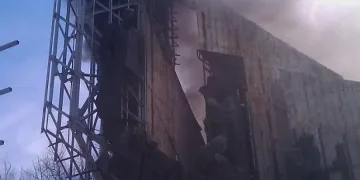 Пожар лумна до паметника пред НДК