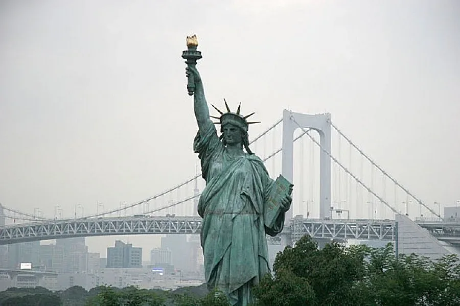 Четири кликвания с мишката за лесна US виза