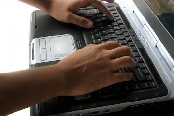 Тийнейджър разпори корема на враг от Интернет 