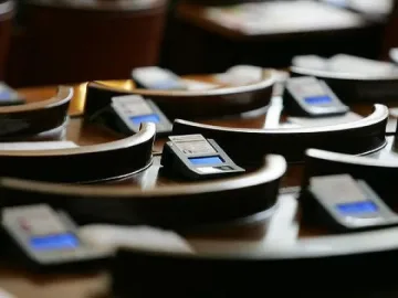 Депутатите разпускат 10 дни за Великден
