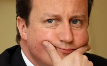 Британският премиер оценява министри с таблет