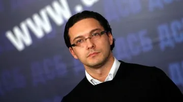 Четирима бягат от Костов