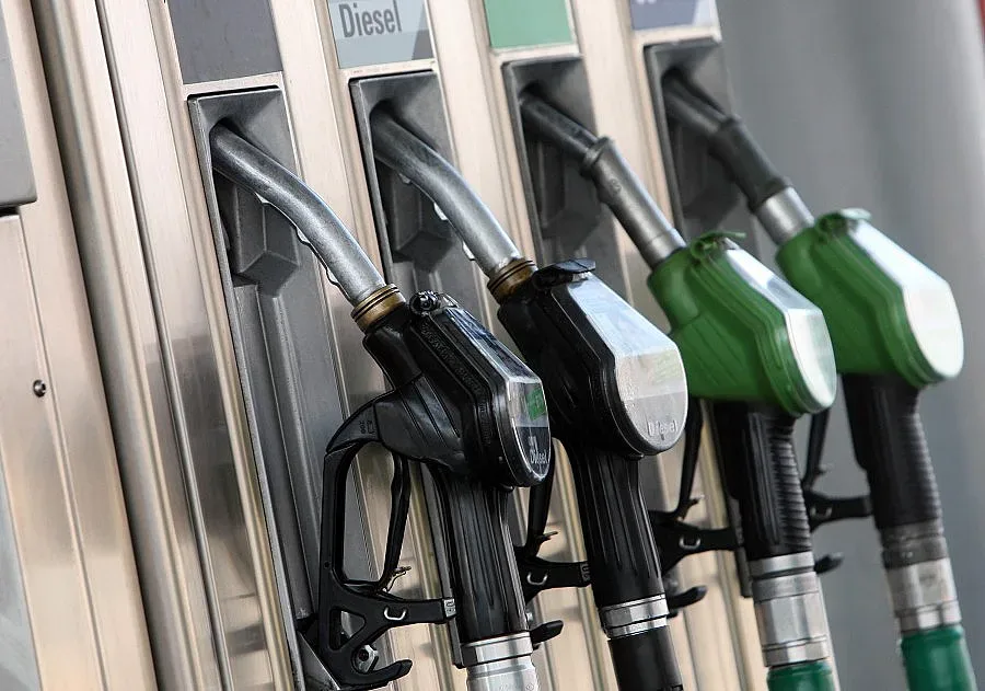 Три сценария за петрола