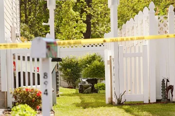 Изтребител се заби в жилищен комплекс