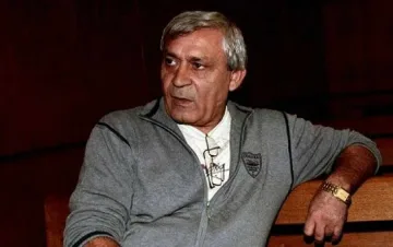 Ицо Папата арестуван за 100 евро рекет