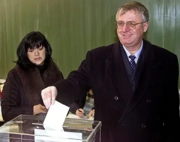 Жената на Шешел се цани за президент 