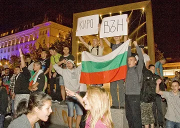 Рашкови се изнасят на хотел