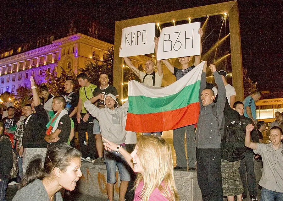 Рашкови се изнасят на хотел