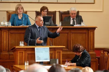 Бойко и 14 министри отговарят в парламента 