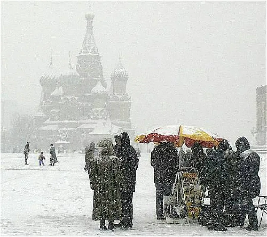 Снежна буря връхлетя Москва