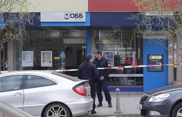 Мотористи с автомати обраха банка в Студентски град